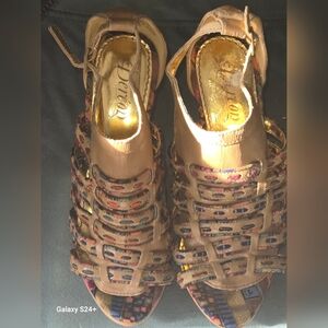 Dereon Qupid Multicolor Gladiator Sandals Size 8.5